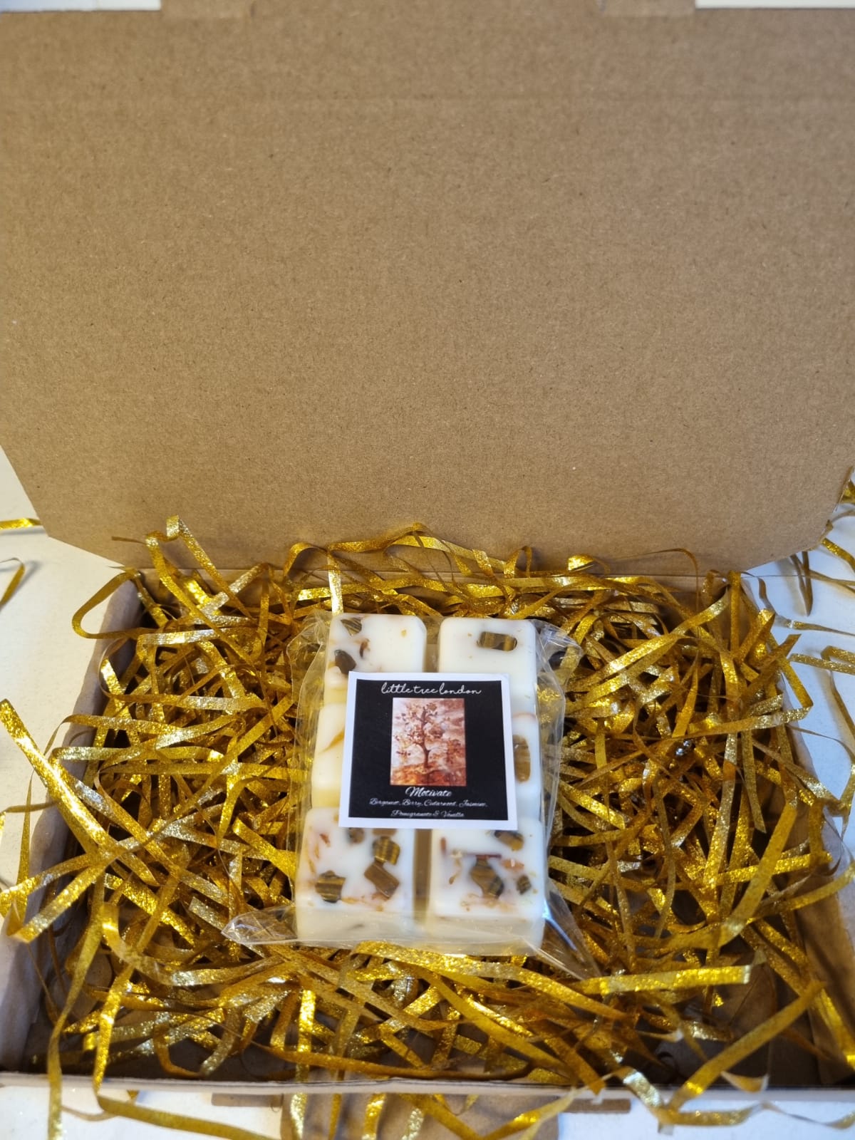 Motivate Luxury wax melts with tiger eye crystals chips. Unique wax melts dried Jasmine. High fragranced, long lasting.