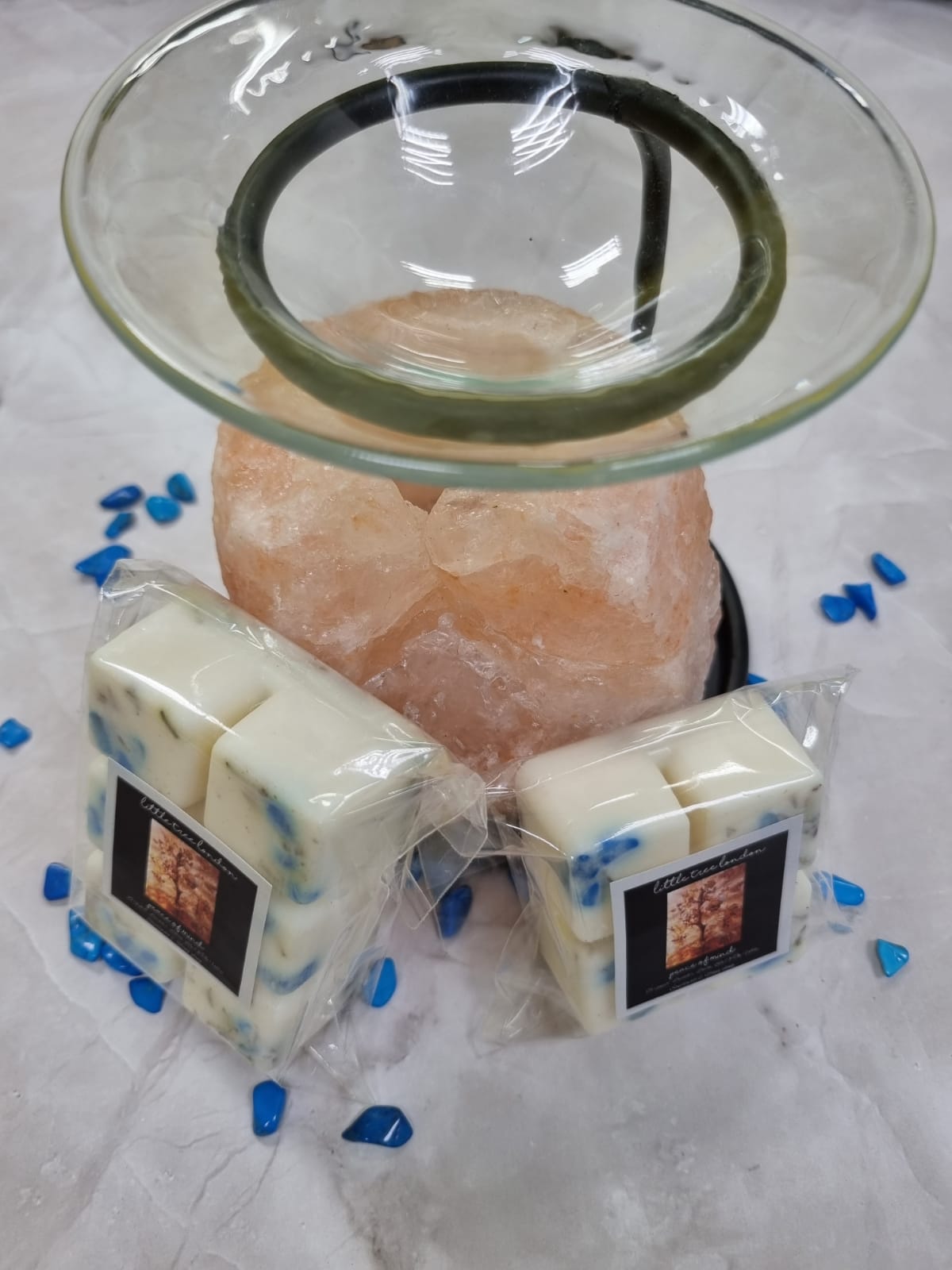 Novelty - Peace of mind Luxury wax melts with Blue Howlite crystals chips. Luxury Lavender wax melts for relaxation and calmness.