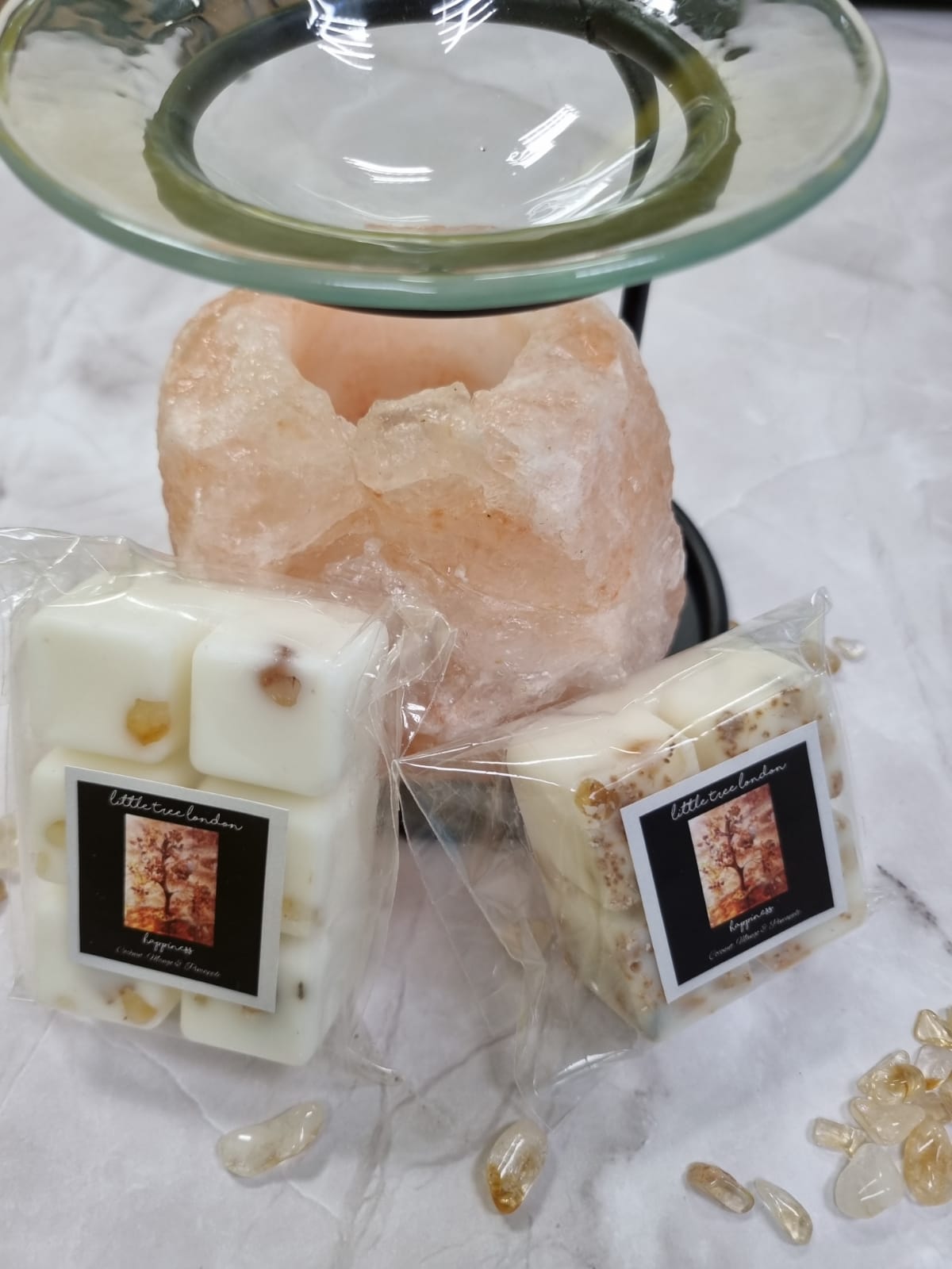 Novelty -  Happiness Luxury wax melts with Citrine crystal chips. Luxury wax melts with dried roses. High fragranced, long lasting.