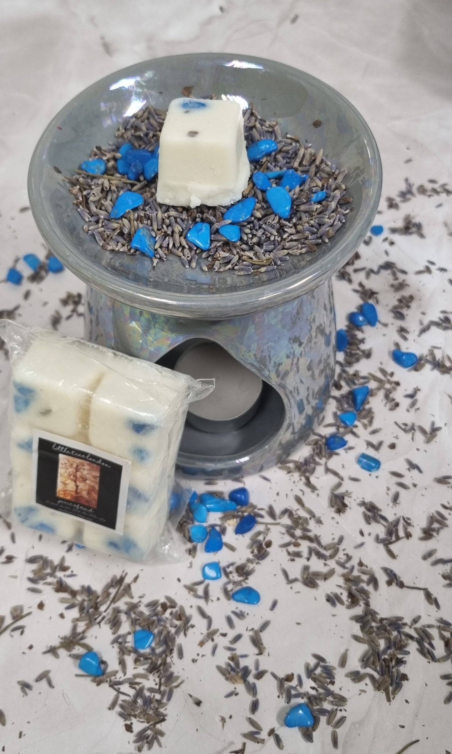 Novelty - Peace of mind Luxury wax melts with Blue Howlite crystals chips. Luxury Lavender wax melts for relaxation and calmness.