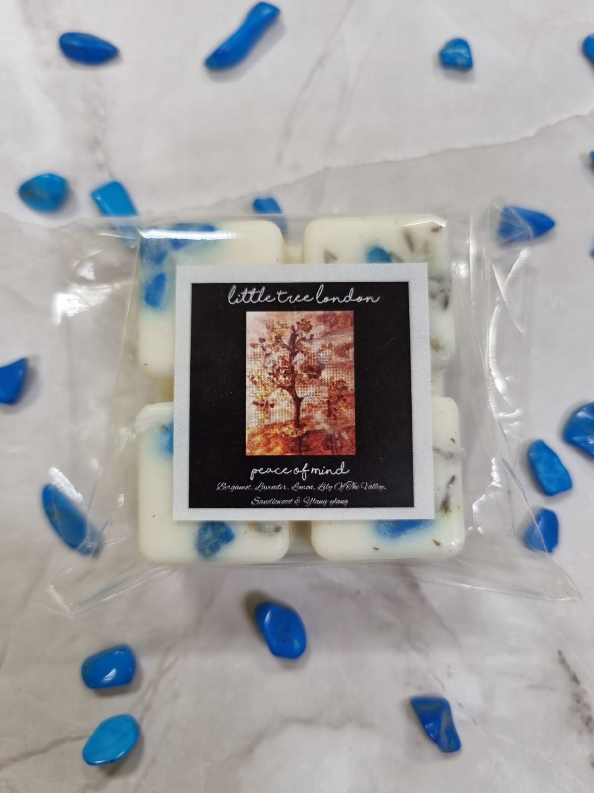 Peace of mind Luxury wax melts with Blue Howlite crystals chips. Luxury Lavender wax melts for relaxation and calmness.