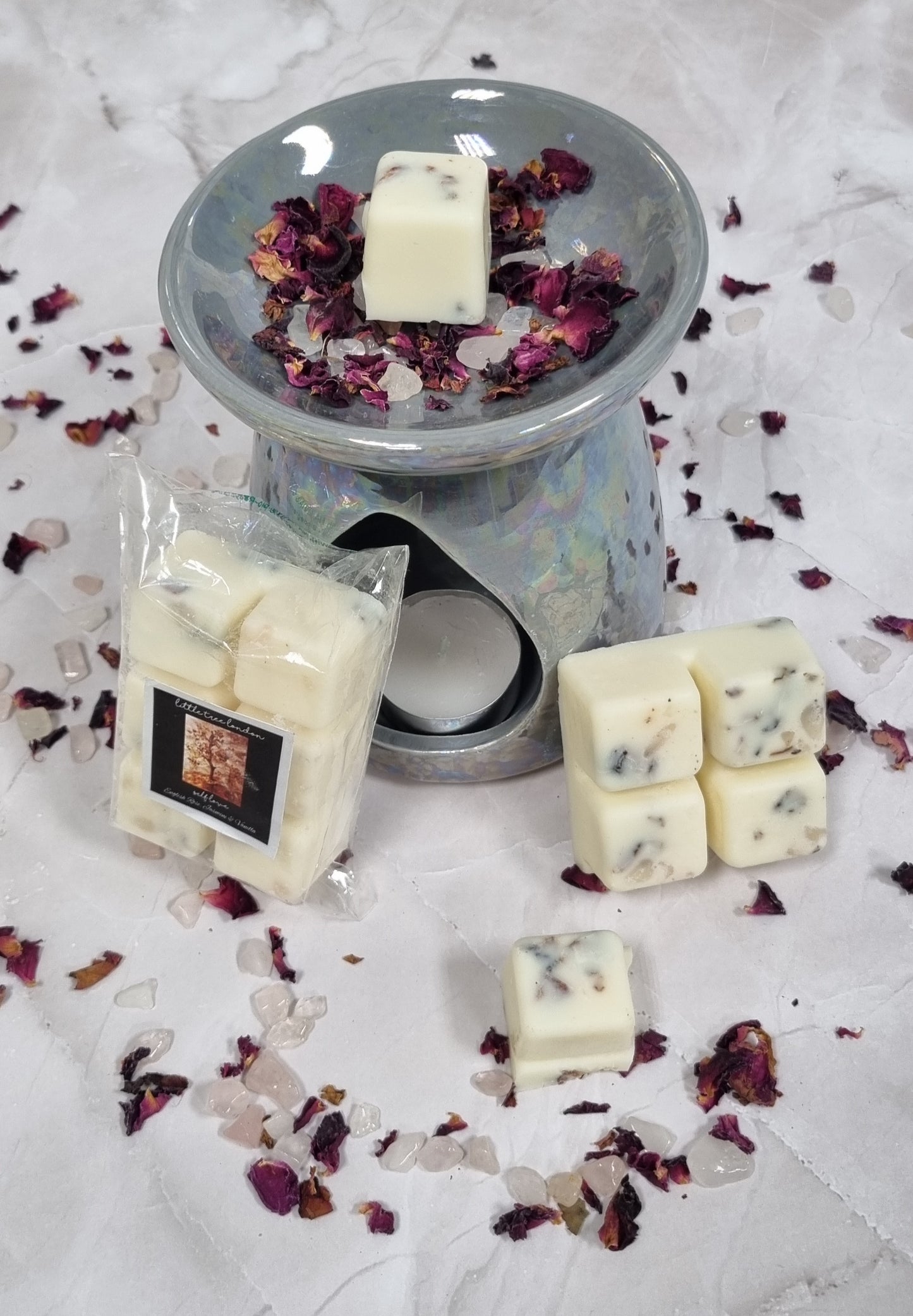 Novelty - Self-love Luxury wax melts with Rose Quartz crystals chips. Unique wax melts with dried roses. High fragranced, long lasting.