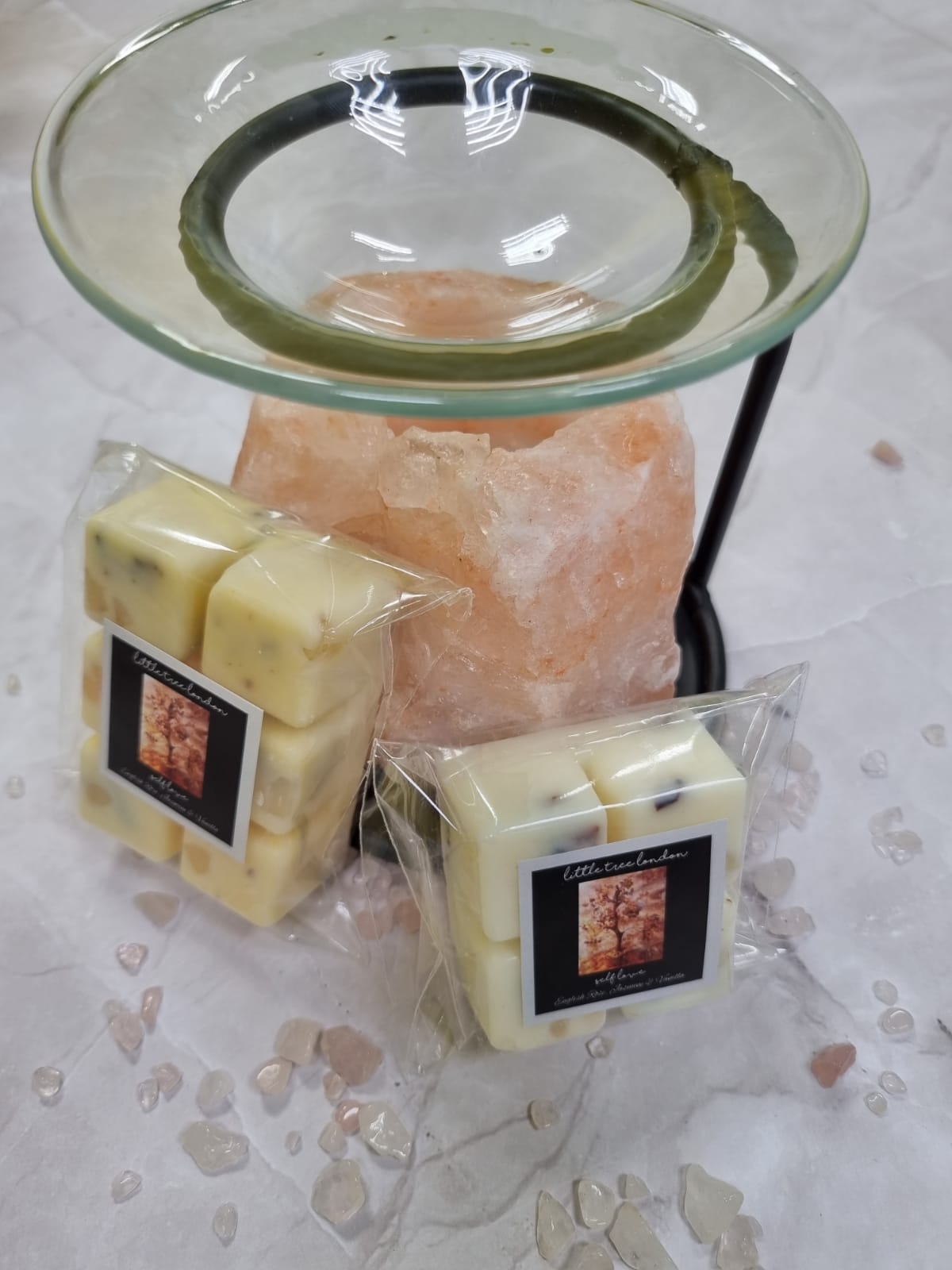 Novelty - Self-love Luxury wax melts with Rose Quartz crystals chips. Unique wax melts with dried roses. High fragranced, long lasting.