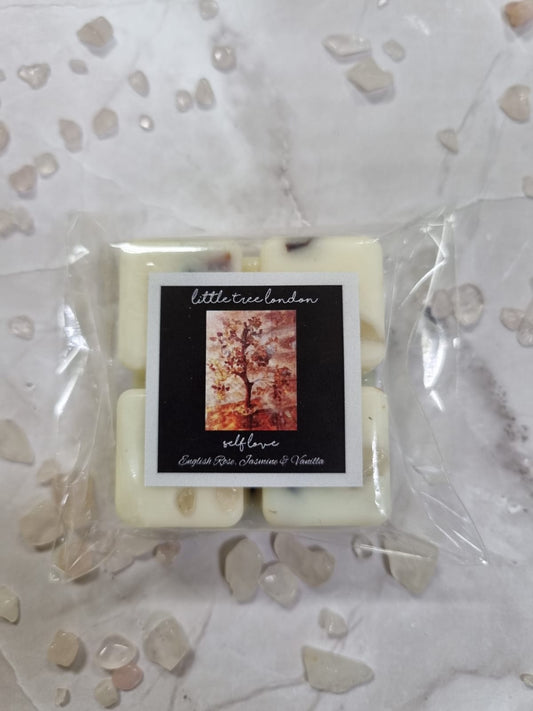 Self-love Luxury wax melts with Rose Quartz crystals chips. Unique wax melts with dried roses. High fragranced, long lasting.