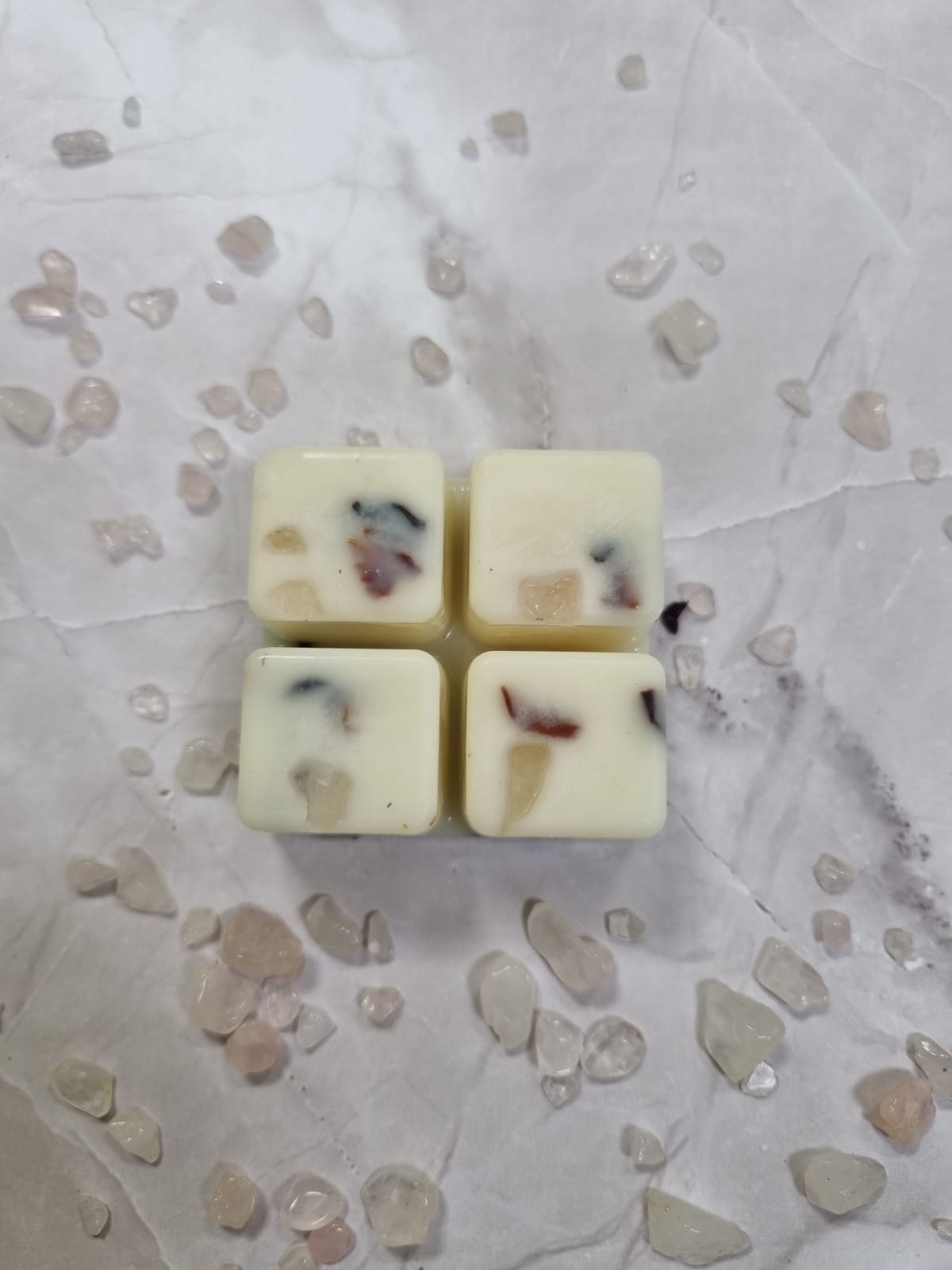 Self-love Luxury wax melts with Rose Quartz crystals chips. Unique wax melts with dried roses. High fragranced, long lasting.