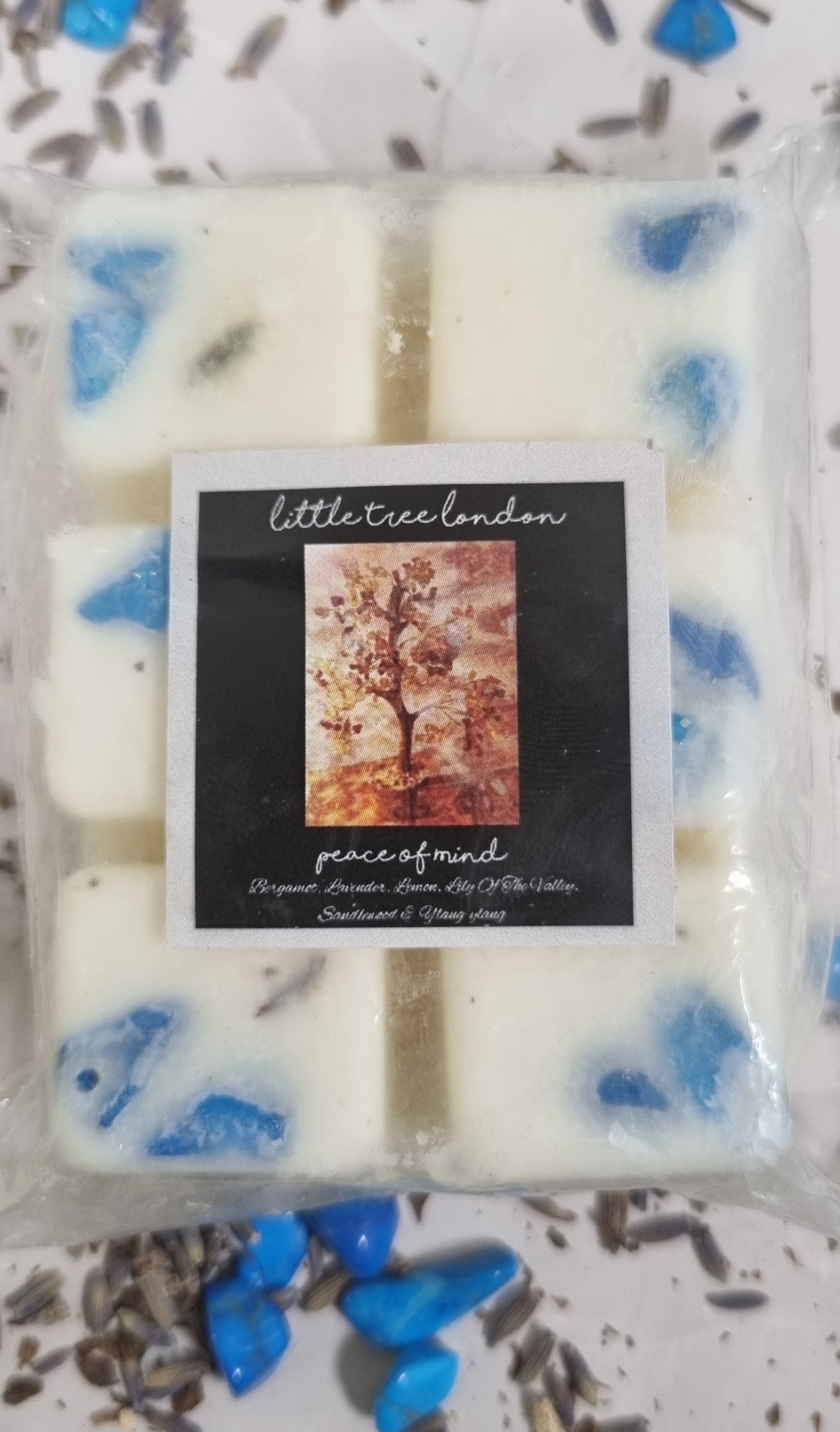 Peace of mind Luxury wax melts with Blue Howlite crystals chips. Luxury Lavender wax melts for relaxation and calmness.